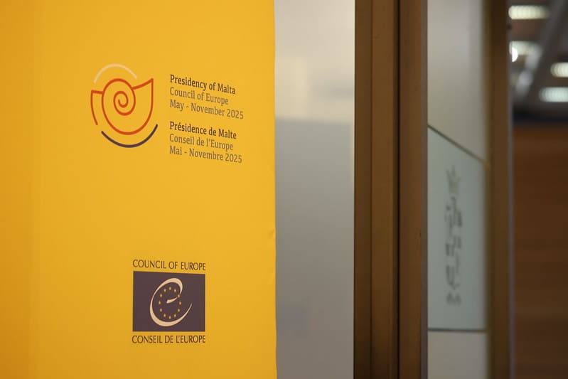 54624587147 4568570003 c