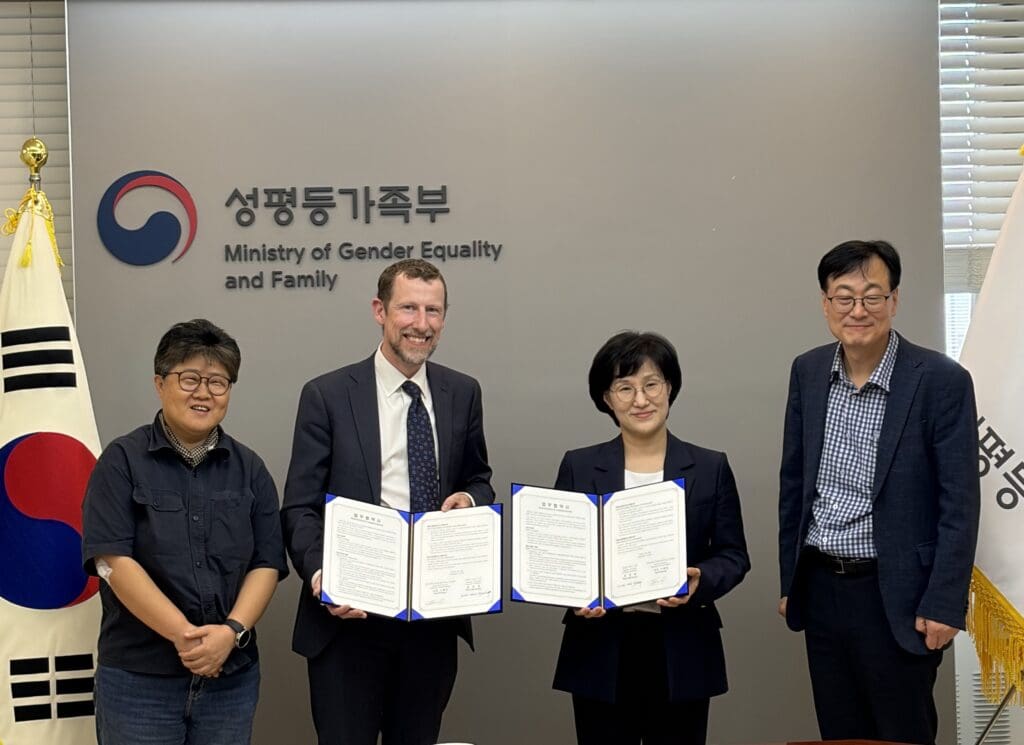 Image shows JinKyeong Cho, CEO, Stand Against Child Sexual Exploitation (SACSE), Iain Drennan, Executive Director, WeProtect Global Alliance, Won Min-Kyong, Minister of Gender Equality and Family, and Seoung Cheoul Kim, Director General Safety and Human Rights Policy Bureau, Ministry Gender Equality and Family