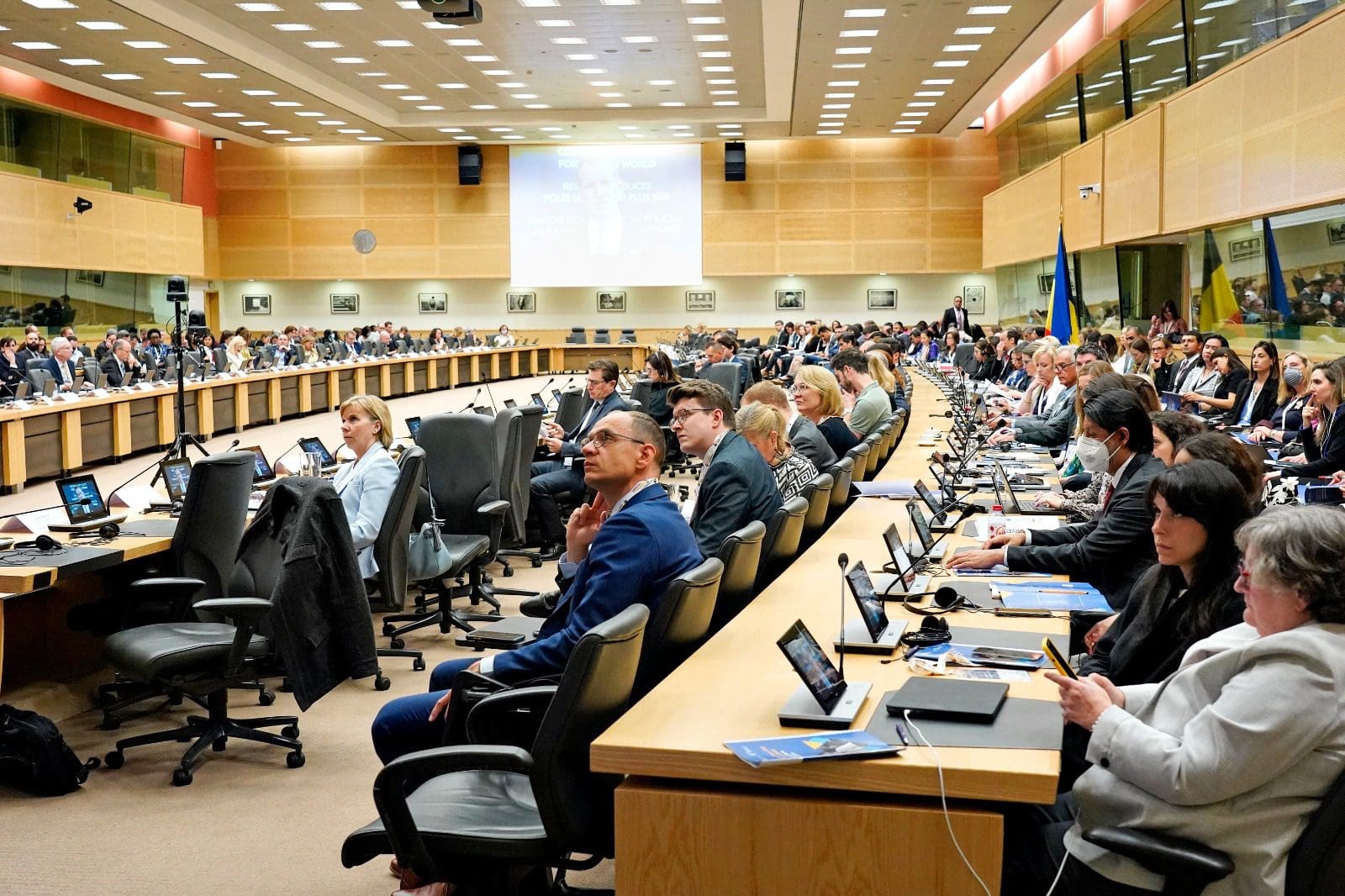 Resources 17 Plenary room 02 1