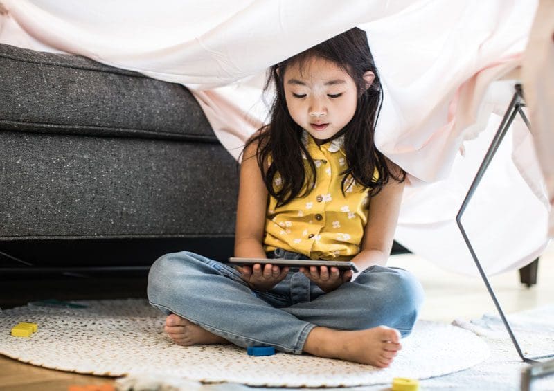 child on ipad